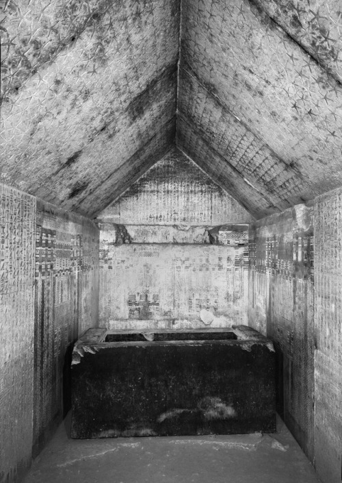 grandegyptianmuseum:Interior of the burial chamber at the Pyramid of Unas, 24th century BC, Saqqara