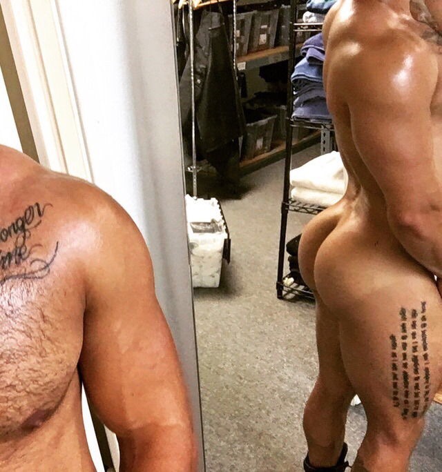 asskingz:  Follow @asskingz For ass 24/7!!!!