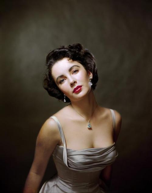 richardburtonsghost:  Elizabeth Taylor photographed by Philippe Halsman, 1949. 