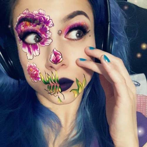 💄💄💄 I wish i could make my makeup do this… #cute #canadian #piercedgirls #punky #colouredhair #nailpolish  #o0pepper0o #alt #altgirl #makeup #funtimes  https://www.instagram.com/p/Bncq1VinDWn/?utm_source=ig_tumblr_share&igshid=59uuli502xmq