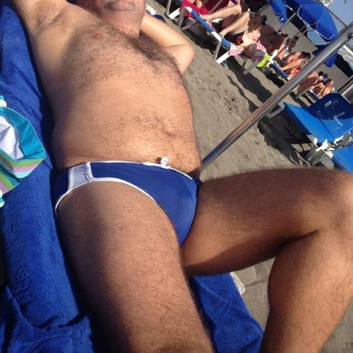 #gaybear #speedobear #speedo #bulto #maduro #gay #beard #bearded #OMSXspeedo follow Oldmansexyspeedo