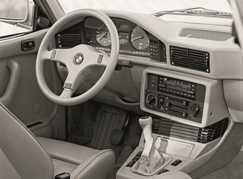 carinteriors: 1987 BMW M5
