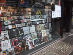 musiccatsandeastlondon:  Do you buy vinyl records? I watched a BBC programme about the era of the LP—the long play or  33⅓ rpm microgroove vinyl record. I was curious as to who seeks out vinyl and wasn’t really surprised that 18 to 24-year-olds’