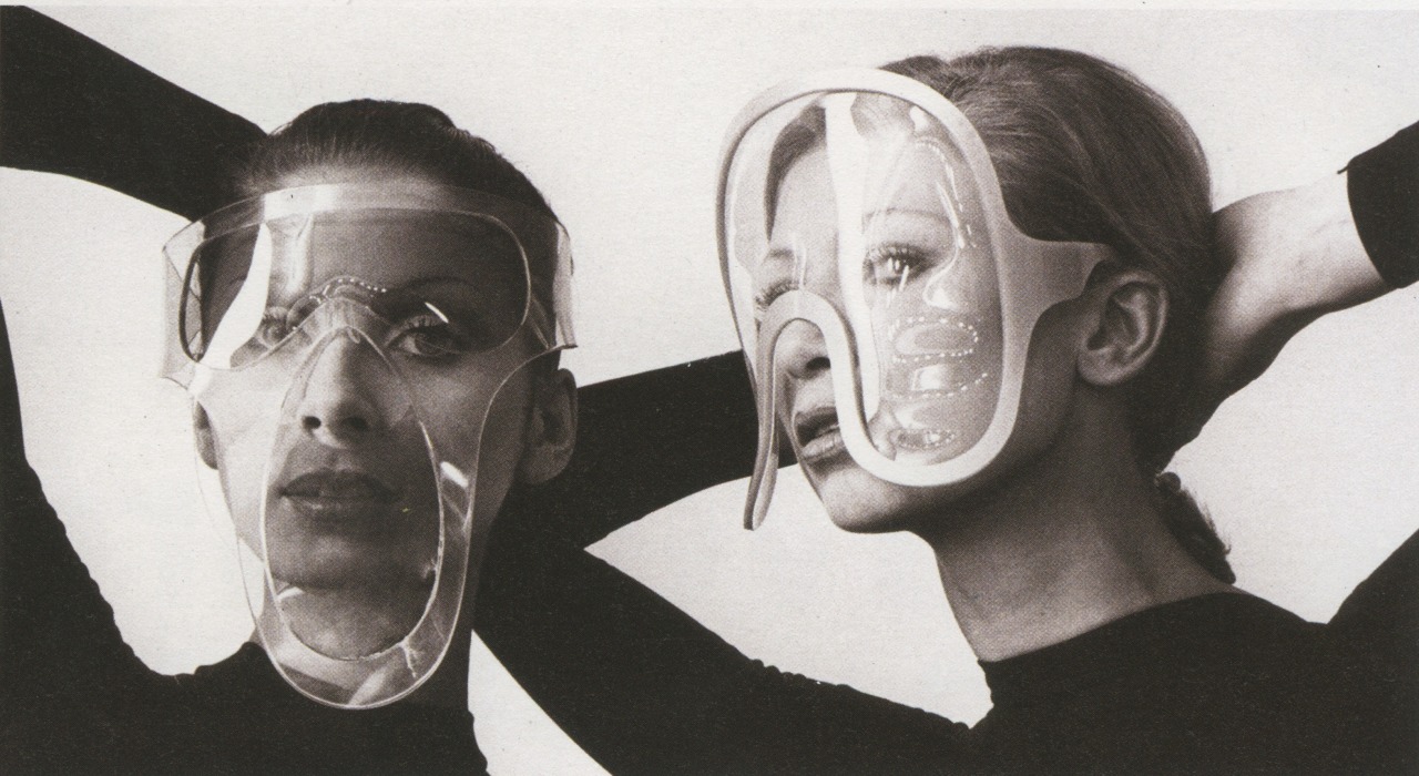 horreure: pierre cardin —- platsic mascs 