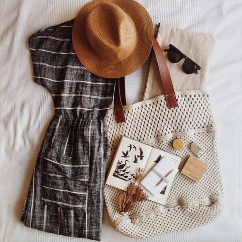 womaninthewoods:tlvbirdie:This dress, hat, bag, jute pouch and everything else on this shot was made