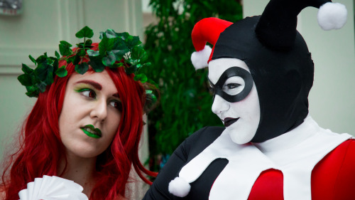 sheeples:Hey aren’t you that plant lady… Poison Oaky? Harley Quinn: sheeplesPoison Ivy: eggpregPhoto