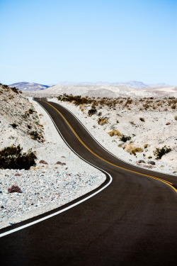 californias-freshest:  on a dark desert highway,
