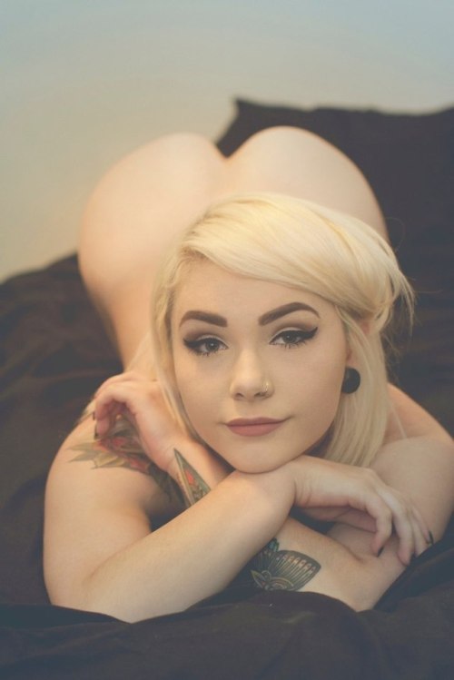 altmodelgirlcrush2:  Enrapture Suicide @enrapturex