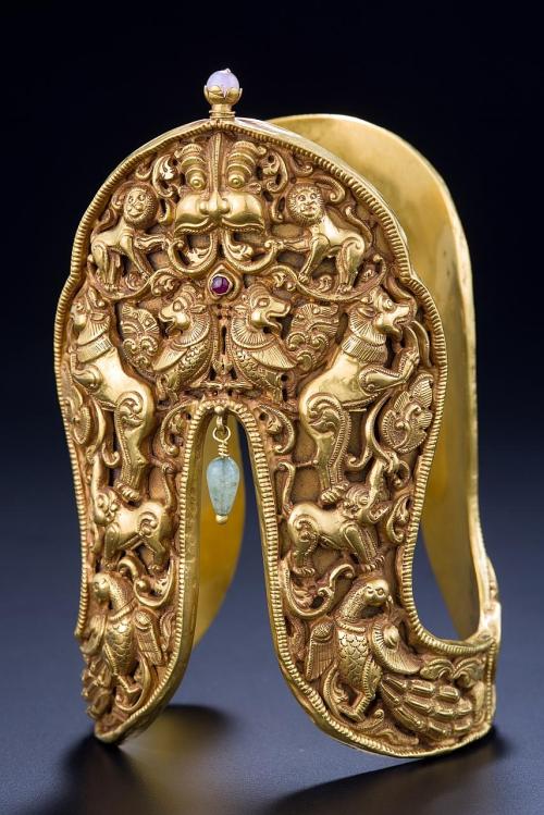 Vanki (armlet) with kirtimukha and animals, South India