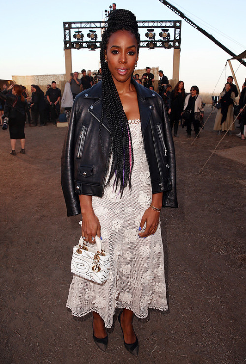 music-daily:Kelly Rowland attends the Christian Dior Cruise 2018 Runway Show at the Upper Las Virgen
