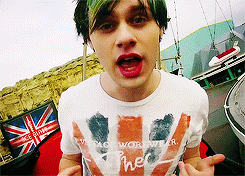 teenagedfricks:  8/ ∞ people that cause me physical pain: Michael Clifford 