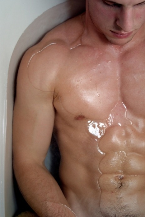 bromofratguy:  I now have the urge to take a bath. He makes it look so fucking good. 