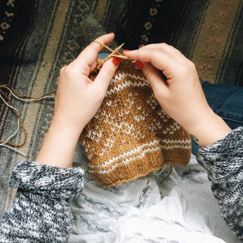 hannaoliviaway: trying my hand at a few Scandinavian knitting patterns