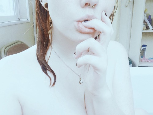 kitten-kui:  👄   (they/them) 