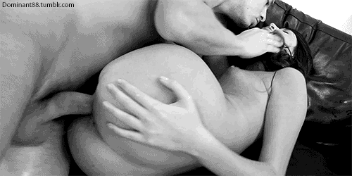 daddysdlg:  “That’s it, Baby Girl… let Daddy hear you  cry…it makes him so fucking hard."x  hmmm, meu Senhor gosta quando eu choro! 