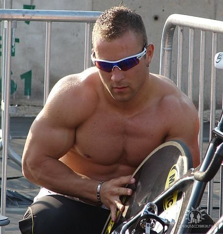 buttmuscled:  maleathleteirthdaysuits:  Robert Förstemann (track cyclist) born 5 March 1986   My kind of man