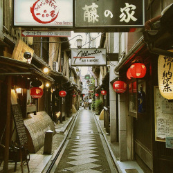 rendermebreathless:  先斗町 - 京都 by