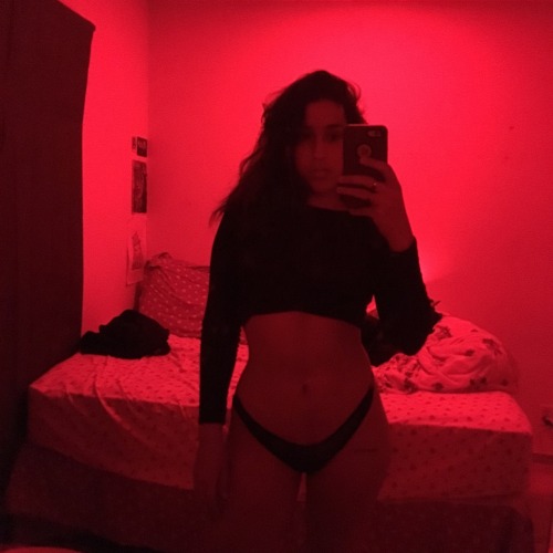 alunaes:  This is how I get ready to dance in my room for a few hours every night it’s one of the only things that keep me above water