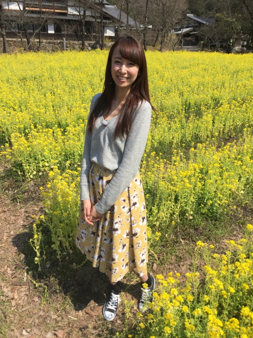 【私服日記】#森美紅　今日はポカポカ陽気であったか♡最近お気に入りの黄色の花柄スカートが似合う気候になってきてとっても嬉しいです(*^^*) テレビロケもあったかくて外でも快適ー♪