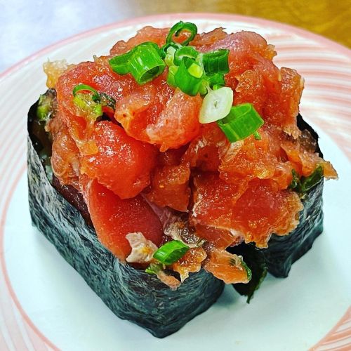 Ahi poke nigiri from @kurukurusushihawaii at @kahalamall. #ahipoke #nigirisushi #kahala #hawaiigrind