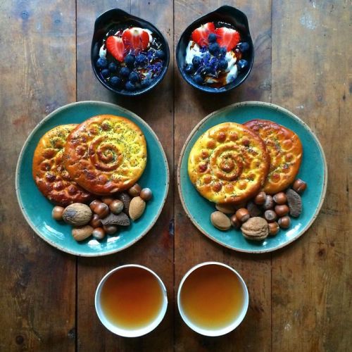 boredpanda:    Loving Man Makes Symmetrical Breakfasts For His Boyfriend Every Morning  