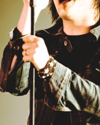  Gerard’s wedding ring → inspired by this 
