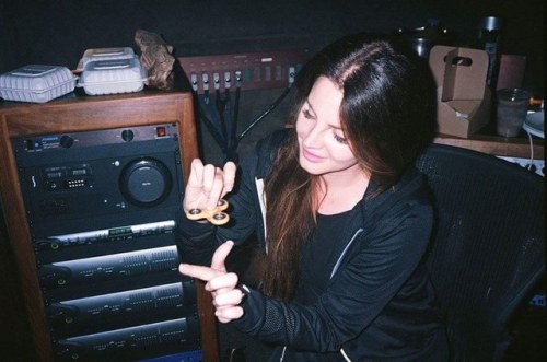 only-lana-del-rey:    Lana Del Rey playing with a fidget spinner📸 by Gunner Stahl  