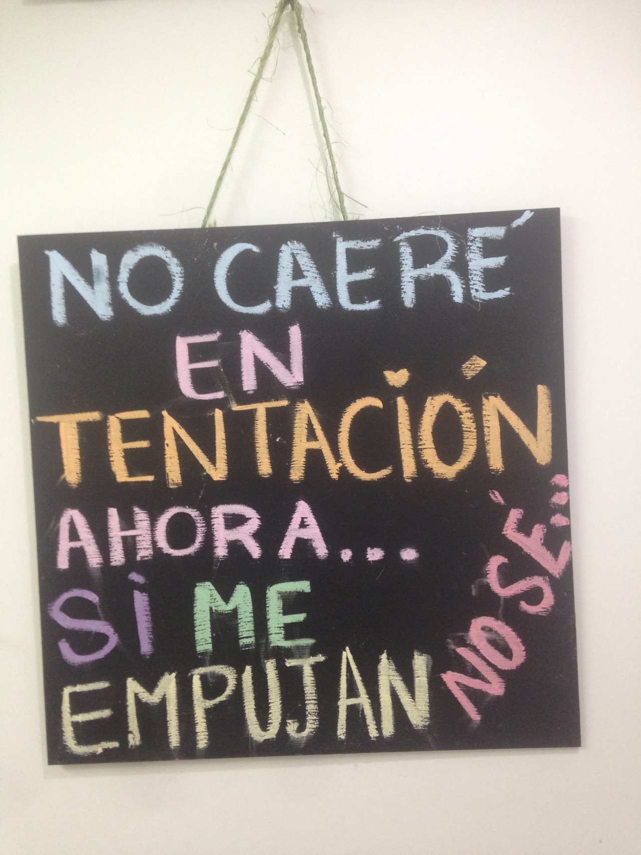 more-smiles-and-cry-less:  No sé. 