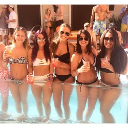 meanwhileinvegas:had the time of my life this week thanks to these ladies (and leah not pictured) by gabbguarino http://ift.tt/1ARRenJ