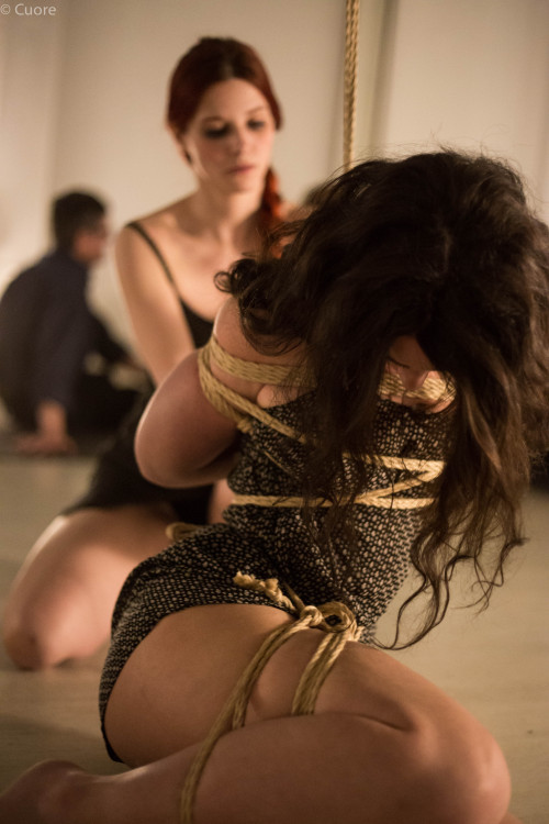 kirigamikinbaku:  Tenshiko & QG, @Rope Jam Sesission Milano, photo CuoreNudo http://www.abbraccidicorde.com/home/gallery/foto/2016-2/2016-spring/rope-jam-session-milano-march-2016-photo-by-cuorenudo/ 