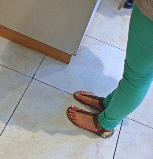 Cute brunette&rsquo;s pretty feet and face candid while she worked at an OC shoe store. Suckable toe