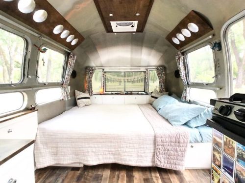 dreamhousetogo:The Tiny Shiny Home