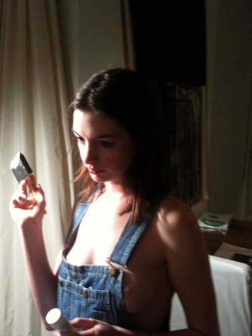 doctor-pochi:      Anne Hathaway - New Leaked Photos