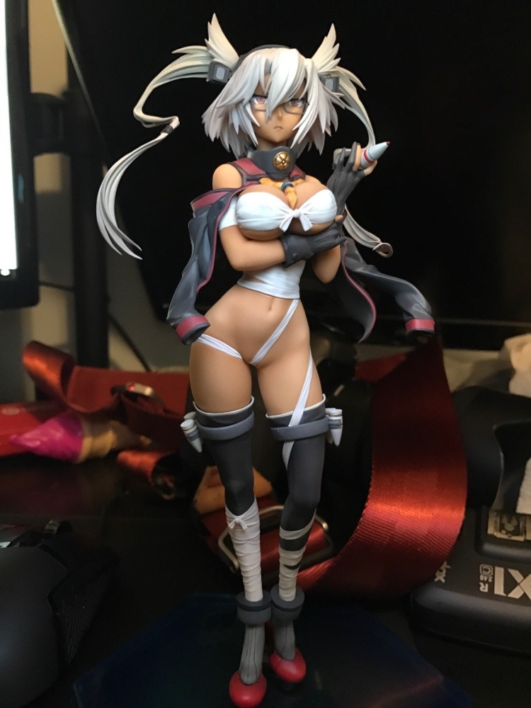 cavalier-renegade:  fluffywanwan:  Oniichan bought me a very nice figure of my waifu