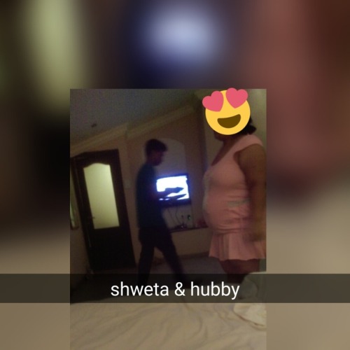 Goa fun - - Shweta teasing room service guy wid deep cleavage n...