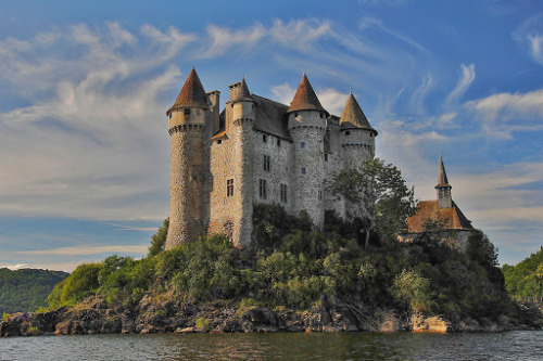 livesunique:Château de Val, Lanobre, Cantal, FranceCredit: ADRT Correze