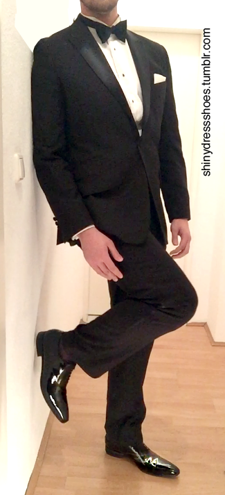 shinydressshoes:  tuxed UP