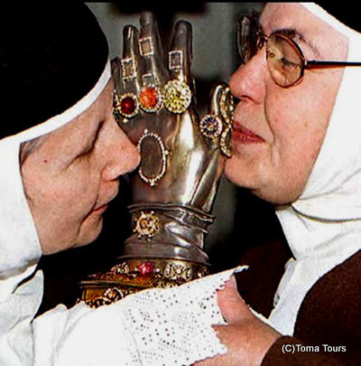 dreamofhircine: invokingbees:  I’ve just been informed about the Hand of St. Teresa aka the Catholic Infinity Gauntlet   T ERESA 