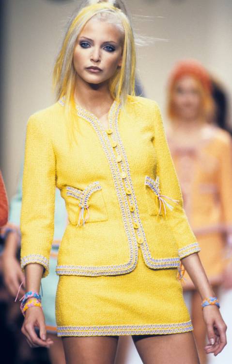 Chanel Spring 1994  “Fashion today is more about attitude than detailing.” That sounds like somethin