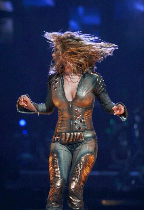 britneyspearsuniverse:  Columbus - Dream Within A Dream Tour, November 2001