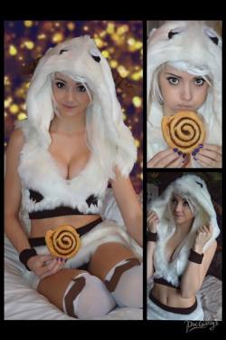 league-of-legends-sexy-girls:  Poro Cosplay