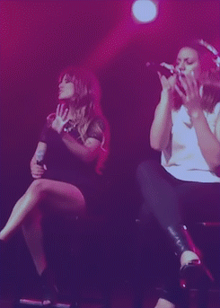 confessionsofaharmonizer:  in-a-land-of—gods-and-monsters:  Enjoying each other’s solos.