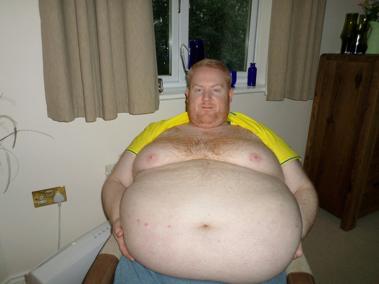 smother-me-in-ur-blubber:  Recent submission: Super sized hot ginger blubber boy.