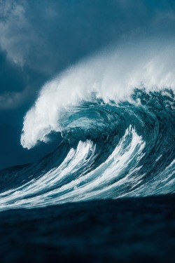 rawclass:  Stormy Cresting Wave - By: (coastalcreature)