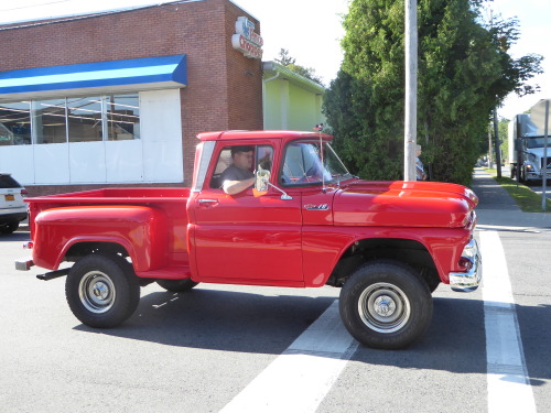 fromcruise-instoconcours:  Chevy C-10 pickup