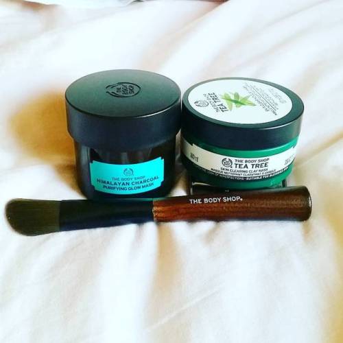 I’m ready. 😍 #bodyshop #mask #facemask #facial #himalayancharcoal #himalayancharcoalmask #teatree #teatreemask #makeup #instamakeup #instabeauty #mua #thebodyshop