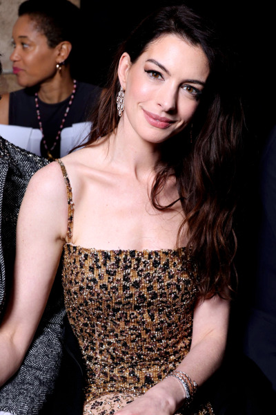 experienceandobservation:Anne Hathaway | Valentino - Haute Couture Spring Summer