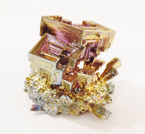 XXX mymodernmet:  Dazzling Bismuth Crystals Look photo