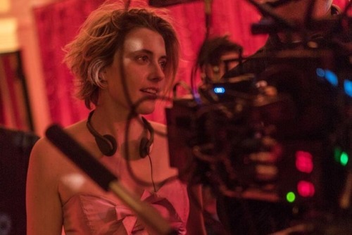 gretacelestegerwig:Greta directing the prom scene in Lady Bird while wearing a prom dress herself ♥️