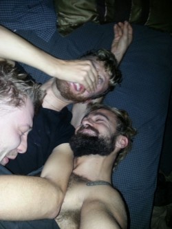 chitownslutchuck:   Cuddle time 